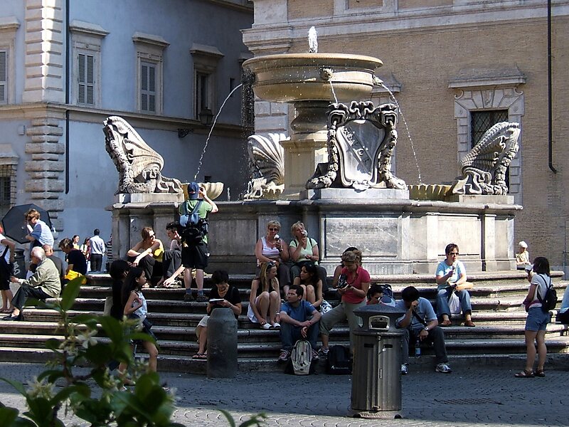 Santa Maria in Trastevere Square