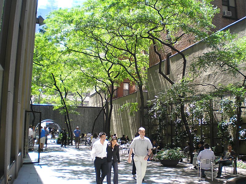 Tunel con cascada del edificio McGraw-Hill