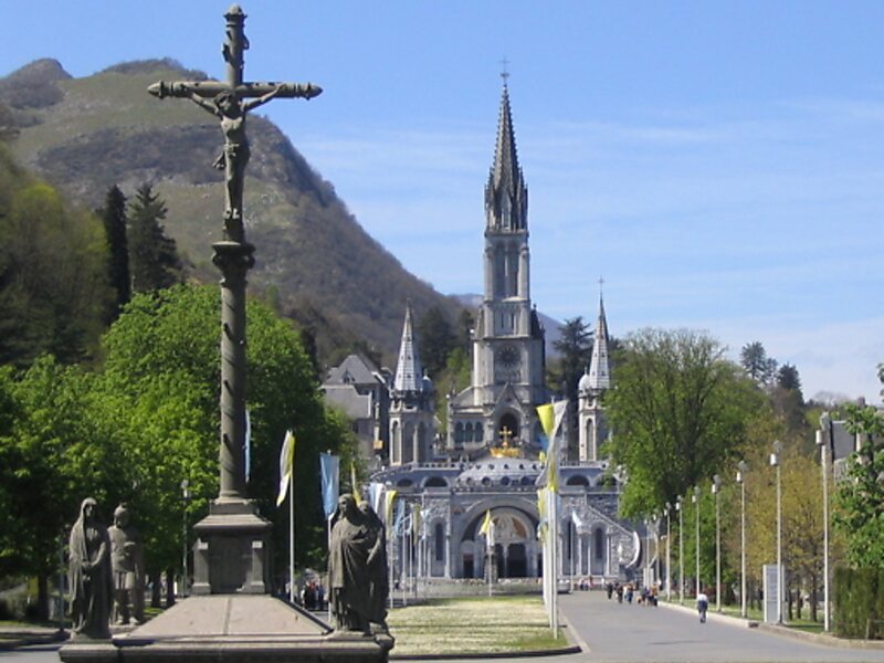 Sanctuary of Our Lady of Lourdes in Lourdes, France | Sygic Travel