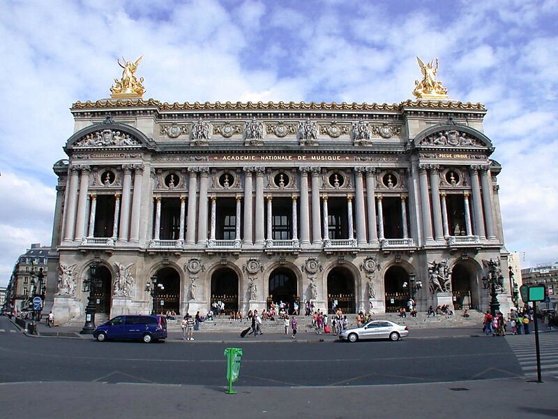 Район опера в париже купить элитную виллу в испании у моря