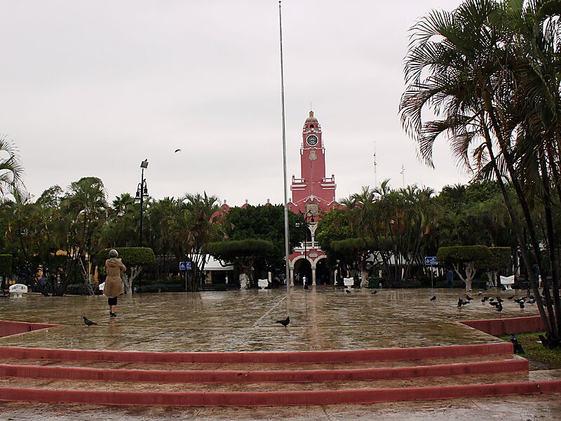Square of Independence