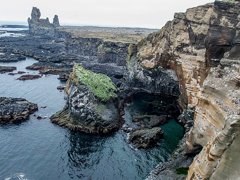 Penhascos Lóndrangar