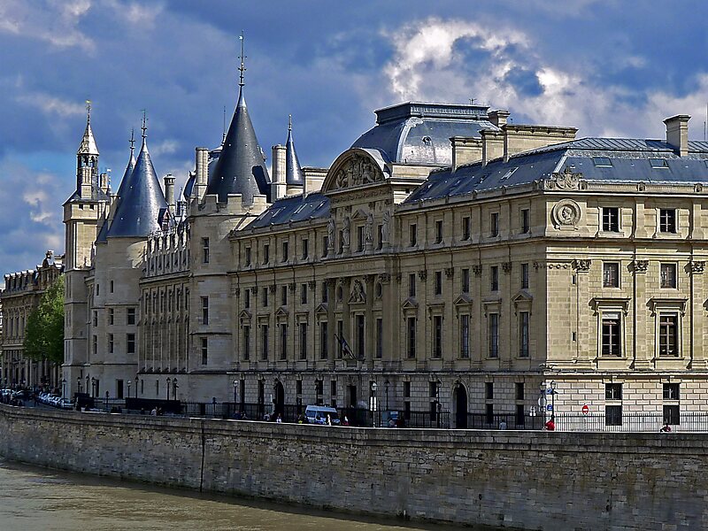 Palace of Justice in 1st arrondissement of Paris, France | Sygic Travel