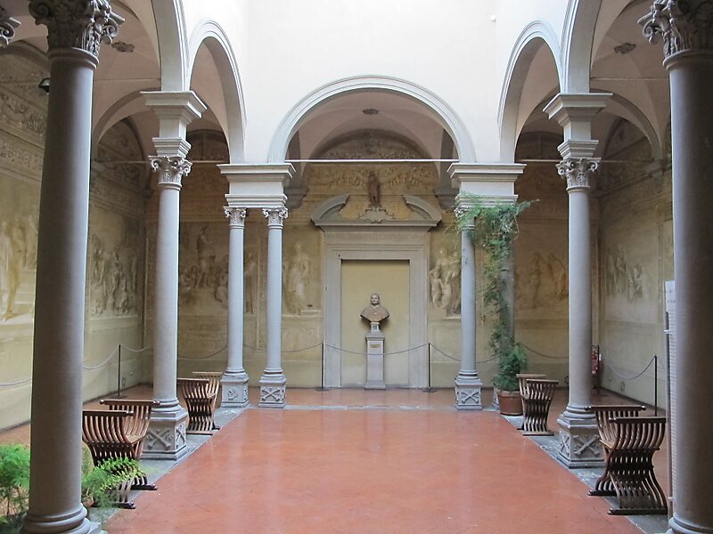 Chiostro dello Scalzo