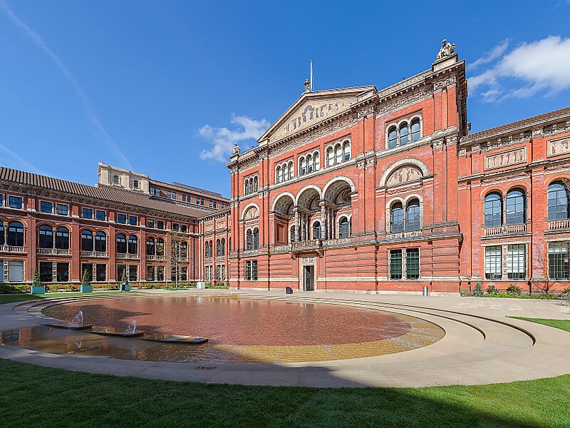 Victoria & Albert Museum, Kensington & Hyde Park, London