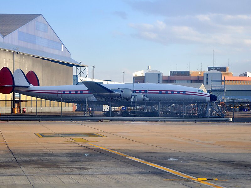 奧利華·坦博國際機場