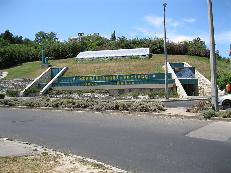 Szemlőhegy Cave