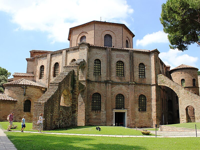 Ravena, Itália - Vista De Fora Do Patrimônio Mundial Da UNESCO Da Basilica  De San Vitale Imagem de Stock - Imagem de vista, romano: 165030117