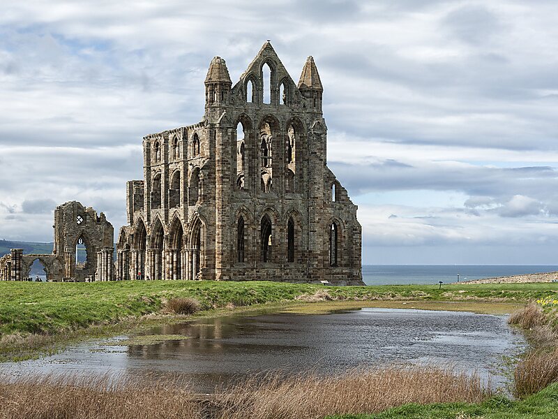 Whitby Abbey in Scarborough, North Yorkshire, UK | Tripomatic