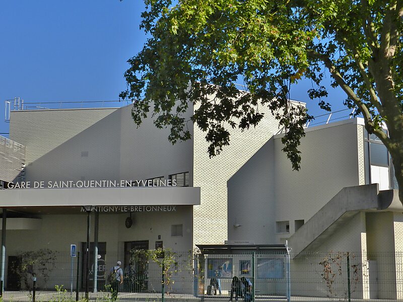 Gare de SaintQuentinenYvelinesMontignyleBretonneux in Montignyle