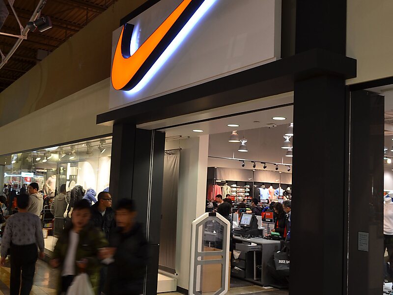 vaughan mills nike outlet