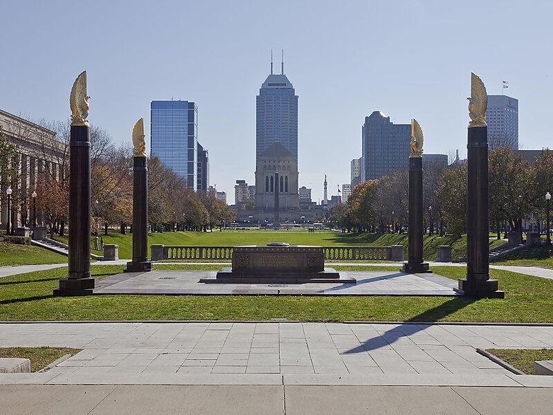 Indiana World War Memorial Plaza en Indianápolis | Tripomatic