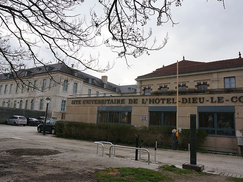 Hôtel-Dieu-le-Comte