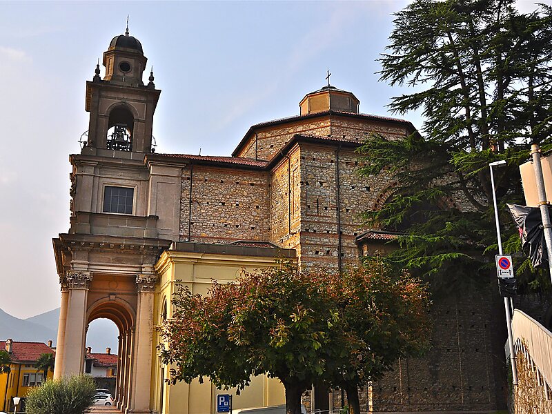 Chiesa dei Santi Cosma e Damiano Mendrisio, Svizzera Tripomatic