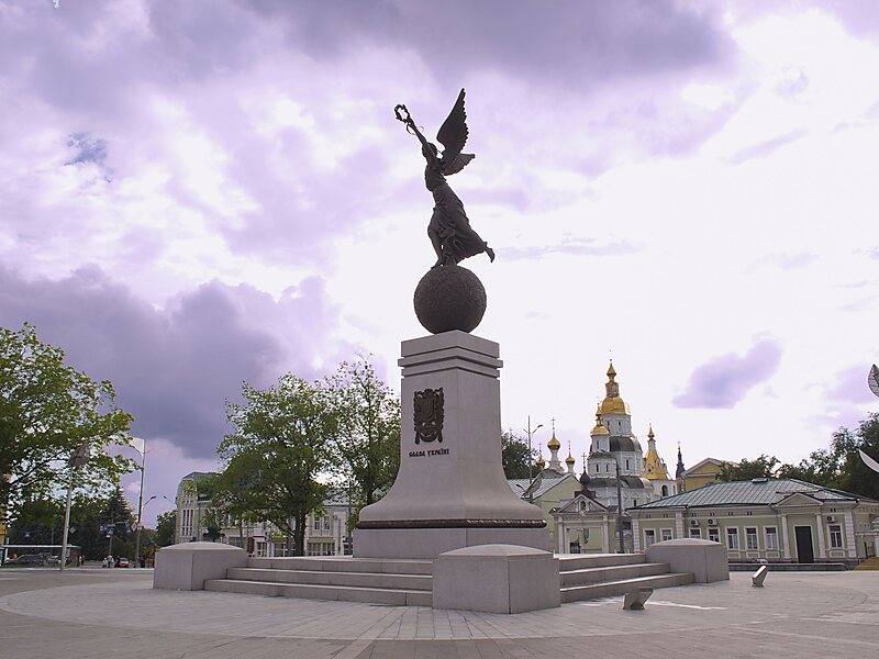 Памятник независимости «Летящая Украина»