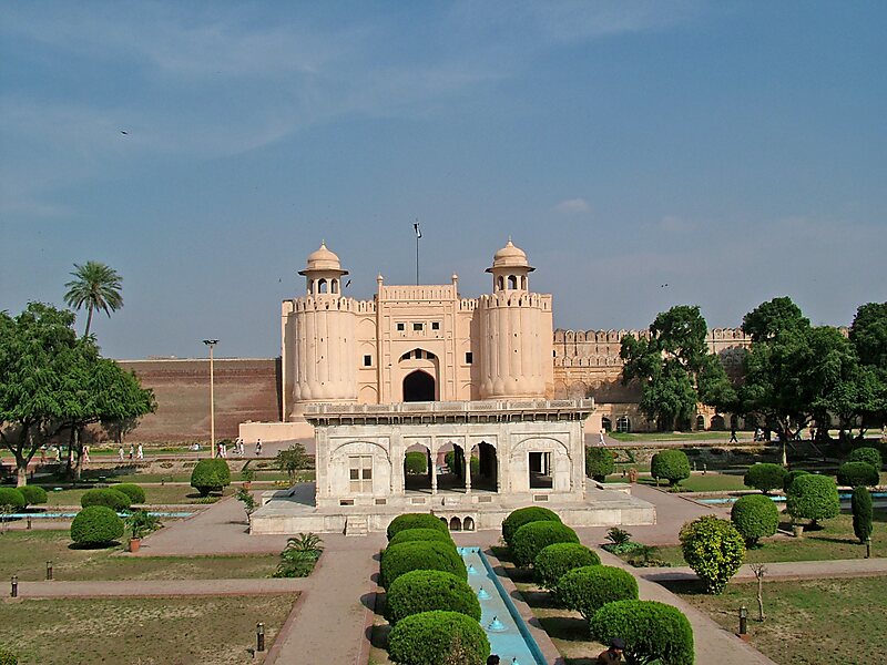 Hazuri Bagh in Lahore, Pakistan | Tripomatic