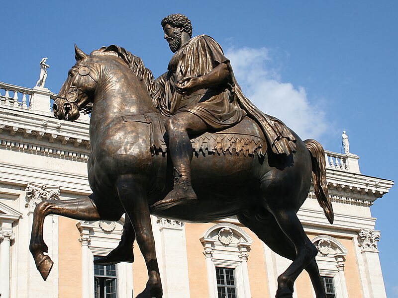 Estatua ecuestre de Marco Aurelio en Campitelli, Roma, Italia | Tripomatic