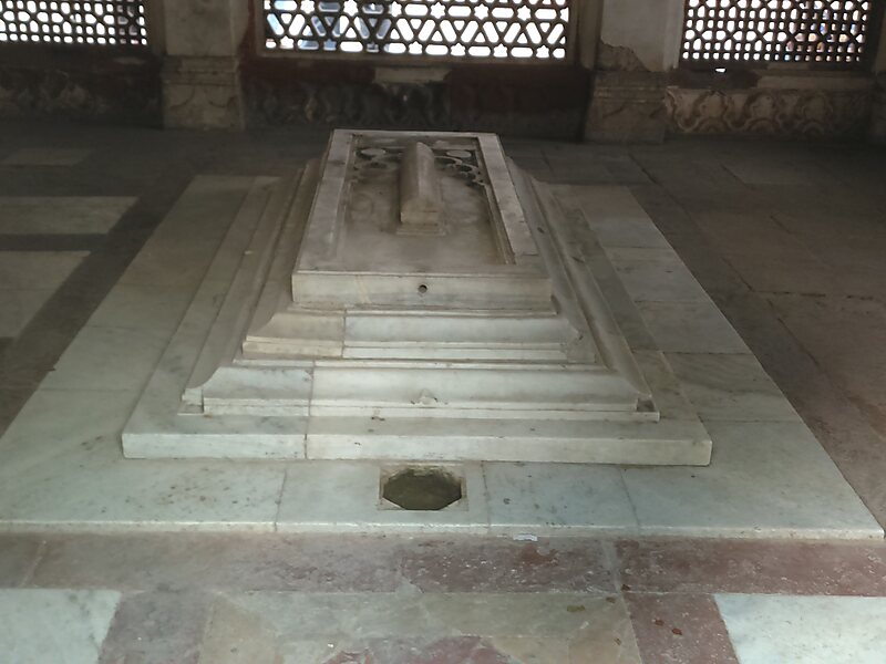 Tomb of Imam Zamin