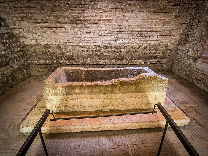 Juliet's Tomb in Verona, Italy | Sygic Travel