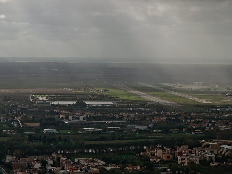 Flughafen Pisa