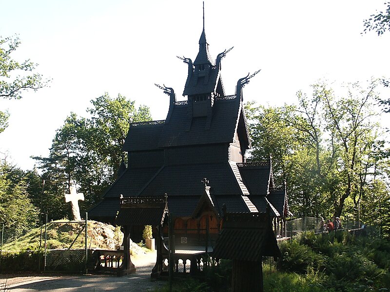 Iglesia de madera de Fortun en Bergen, Noruega | Sygic Travel