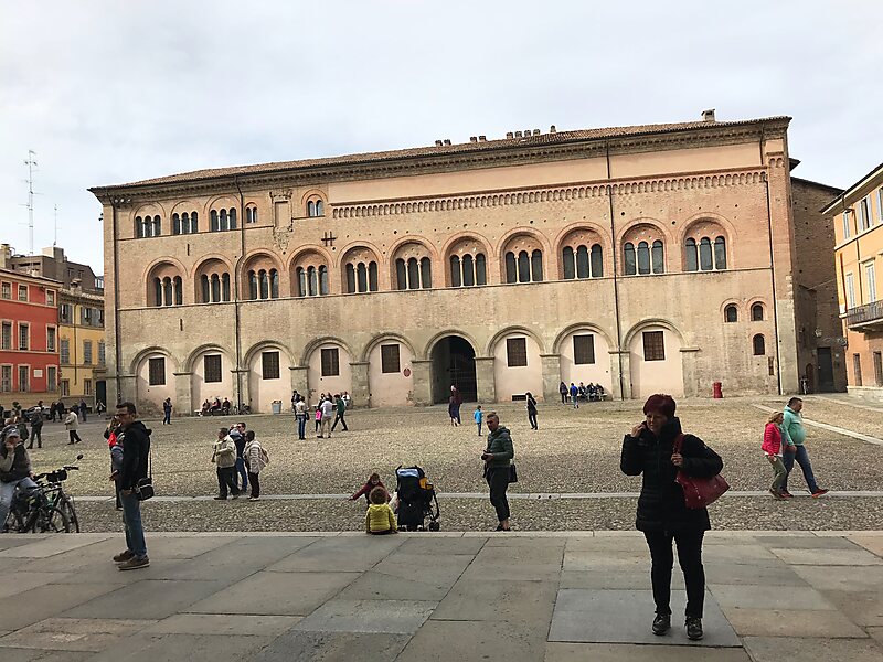 Piazza Giuseppe Garibaldi