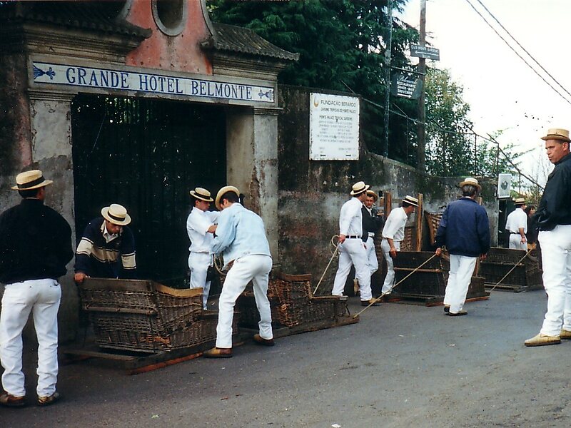 Carros de cesto do Monte