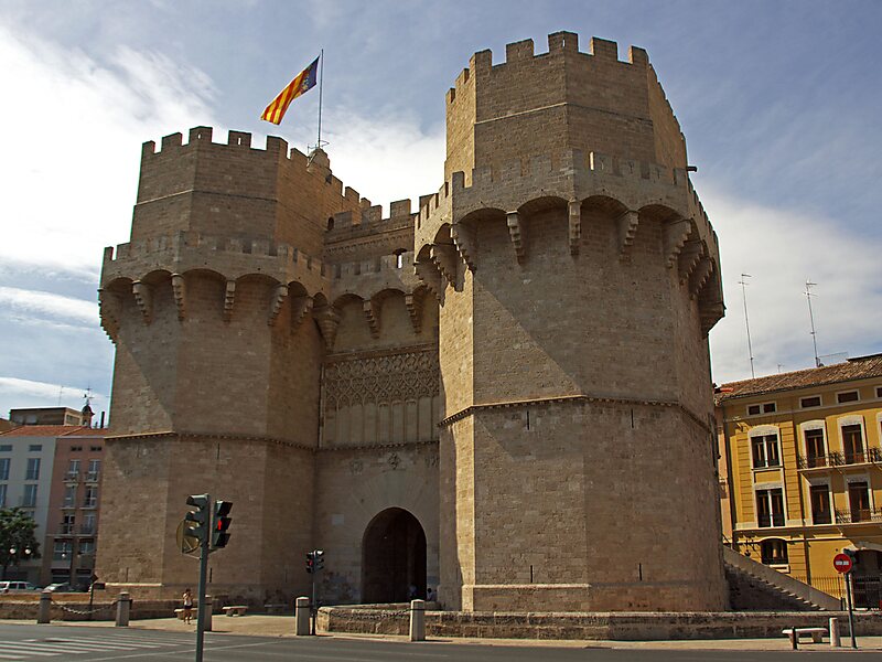 Тор­рес-де-Сер­ра­нос