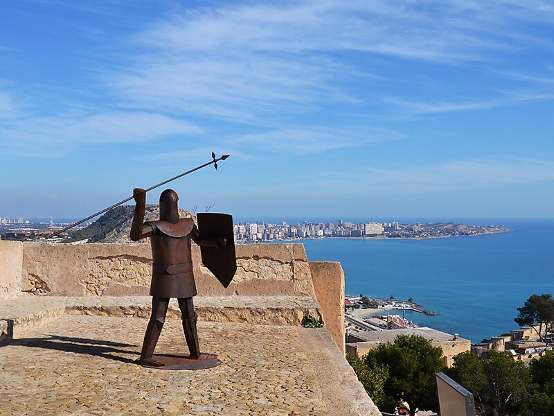 Castillo de Santa Bárbara en Alicante, España | Tripomatic