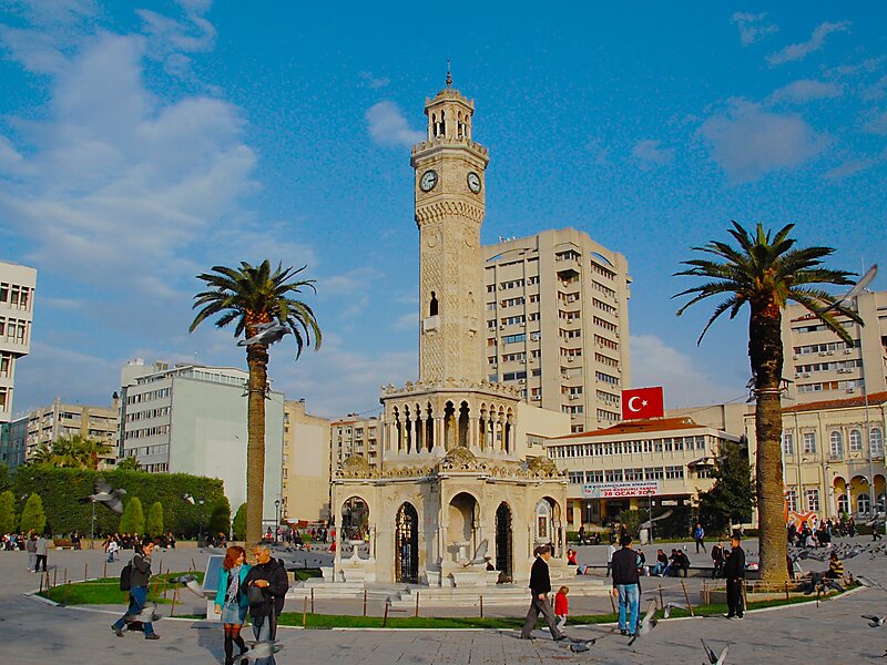 Konak Square in İzmir, Turkey | Sygic Travel