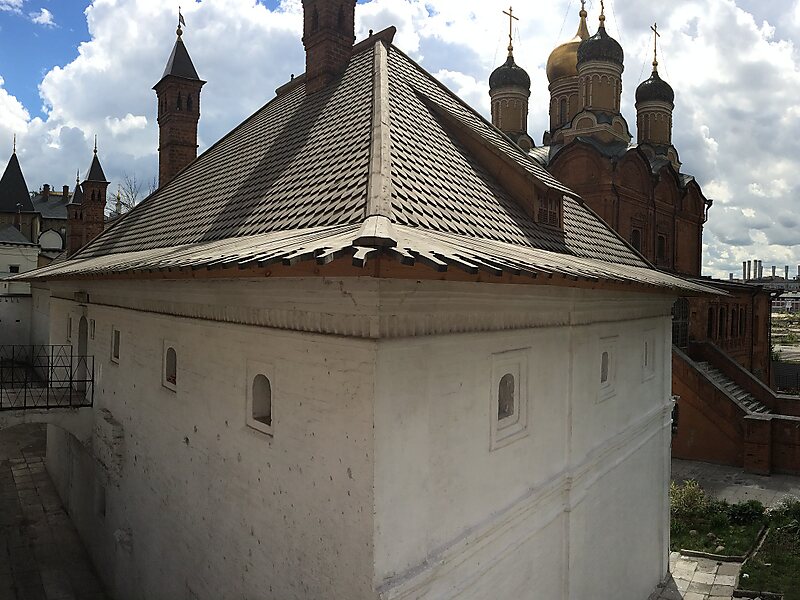 The Old English Court