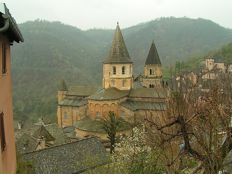 Iglesia abacial de Santa Fe en Conques | Tripomatic