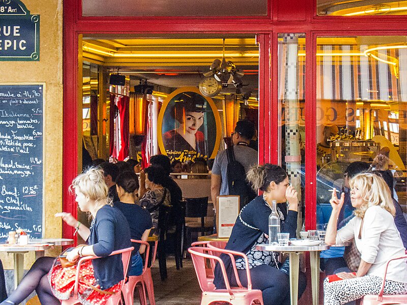 The café des 2 moulins where Amélie Poulain (Audrey Tautou) in The