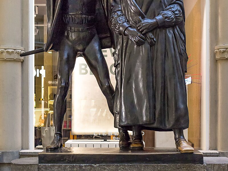 Statua di Mefistofele e Faust