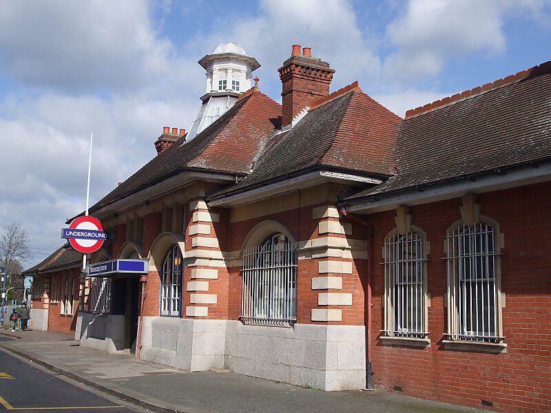 Barkingside Magistrates Court in London, UK | Sygic Travel