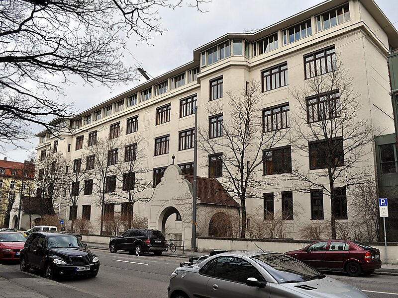 Städtische CarlvonLinde Realschule München in Schwanthalerhöhe,