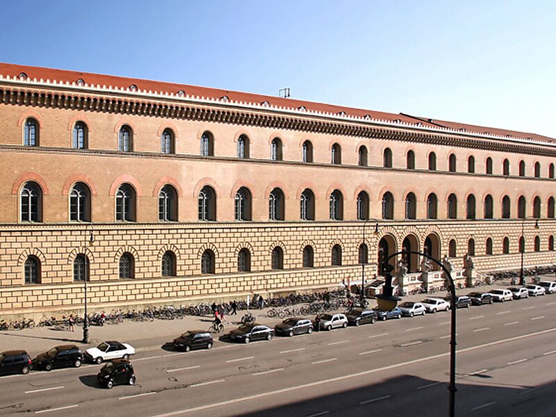 Biblioteca Estatal de Baviera en Maxvorstadt, Múnich, Deutschland Tripomatic