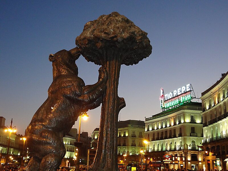 Statue of the Bear and Strawberry Tree