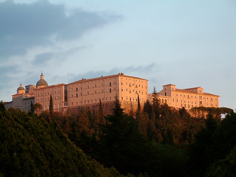 Resultado de imagen de abadia de montecasino
