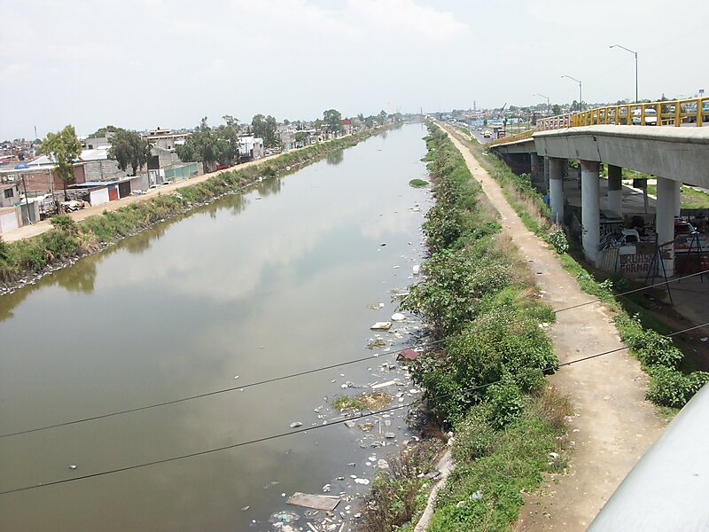 Río de los Remedios metro station