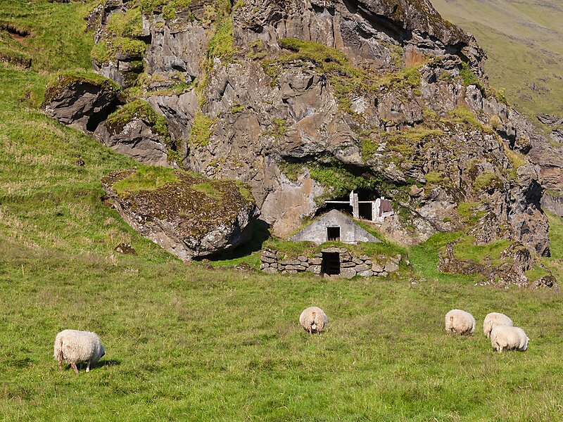 Rútshellir Cave
