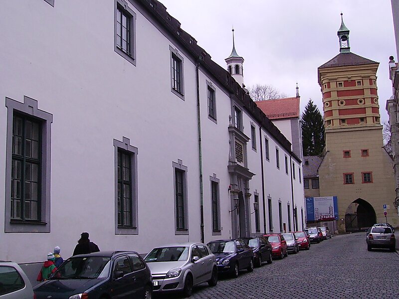 Augsburg Puppet Chest