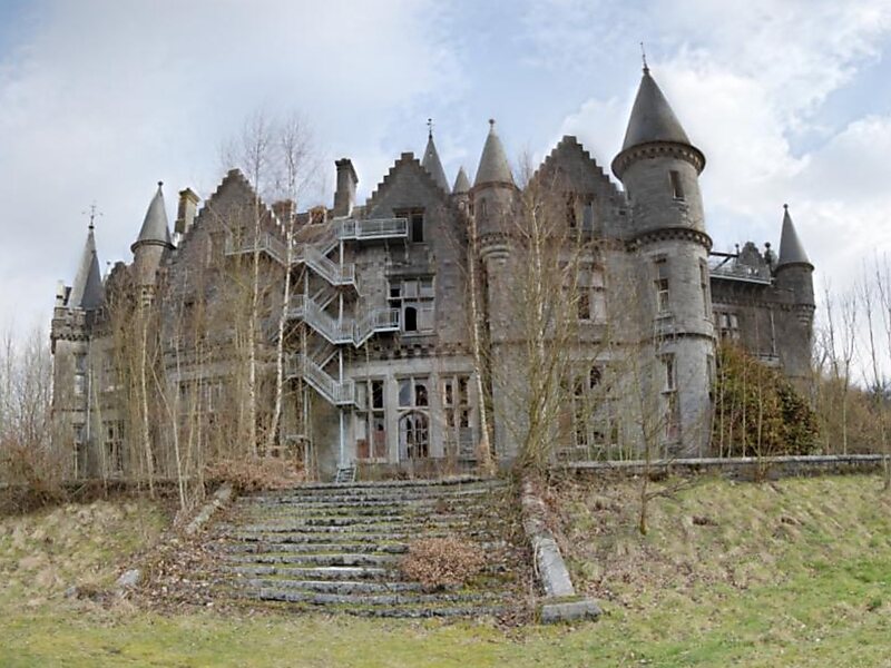 Miranda Castle in Vêves, Belgium | Sygic Travel