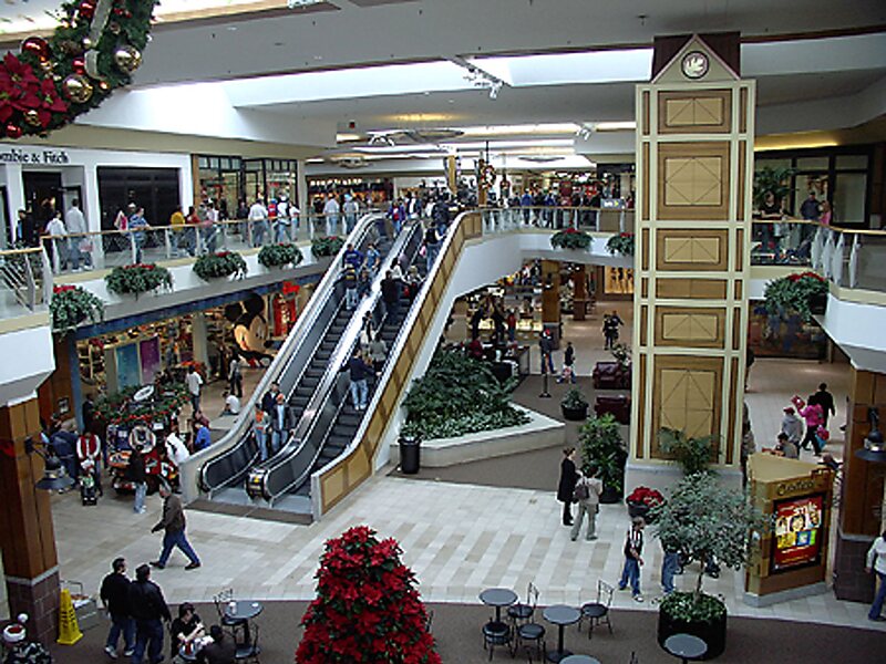 Oak Park Mall in Overland Park, Kansas, United States | Tripomatic